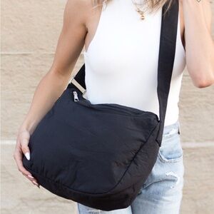 Aili’s Corner Lula Everywhere Black Nylon Messenger Bag – Athleisure Crossbody